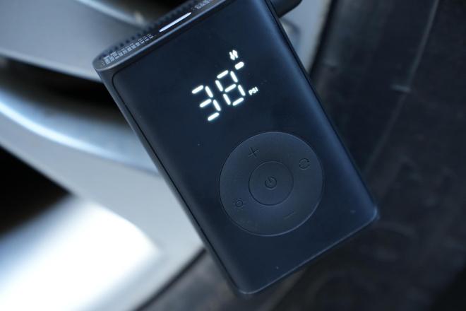 米家便携式充气宝深度测评新葡京娱乐随身气压大师：(图2)